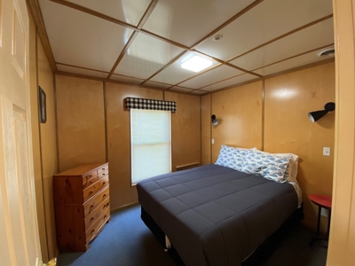 Floating Cabin Selling at Absolute Auction Green River Lake - image 11