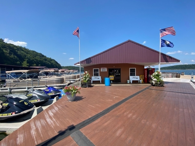 Floating Cabin Selling at Absolute Auction Green River Lake - image 19