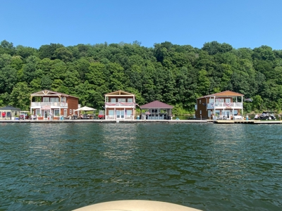 Floating Cabin Selling at Absolute Auction Green River Lake - image 21