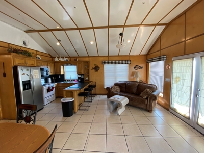 Floating Cabin Selling at Absolute Auction Green River Lake - image 5