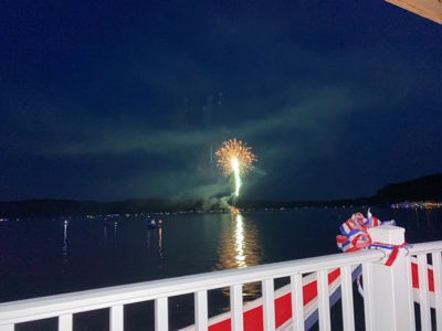 Floating Cabin Selling at Absolute Auction Green River Lake - image 18