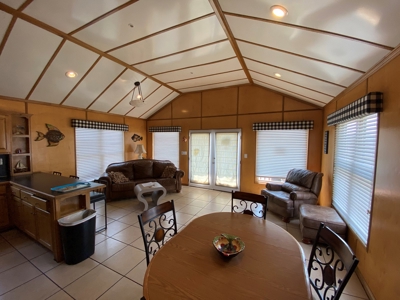 Floating Cabin Selling at Absolute Auction Green River Lake - image 15