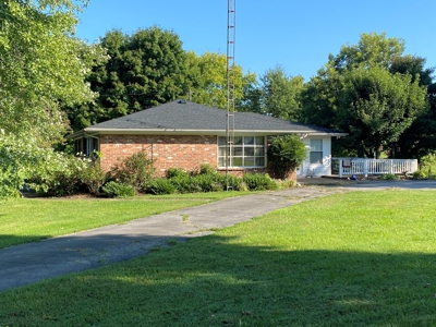 Beautiful Country Home & 2 Acres for Sale in Alvaton, KY - image 2