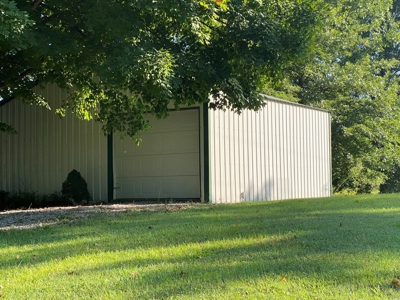 Beautiful Country Home & 2 Acres for Sale in Alvaton, KY - image 3