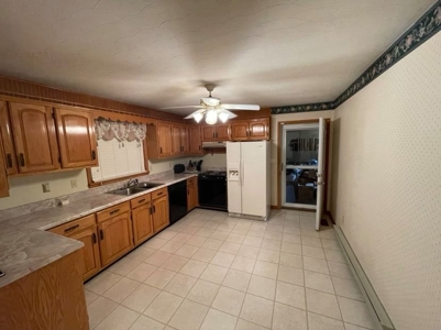 Home in Albany, Kentucky - image 3