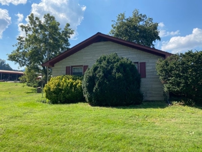 Home in Albany, Kentucky - image 15