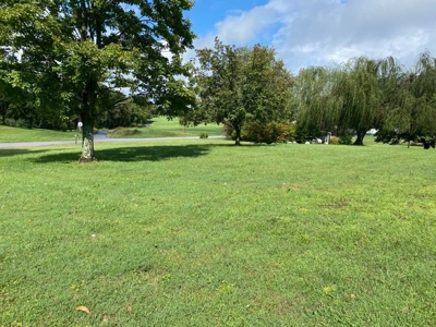 Home in Albany, Kentucky - image 12
