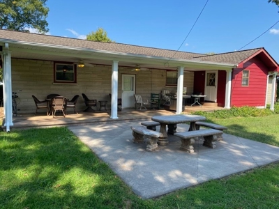 Home in Albany, Kentucky - image 16