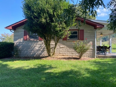 Home in Albany, Kentucky - image 17
