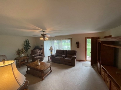 Home in Albany, Kentucky - image 7