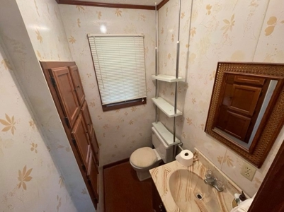 Home in Albany, Kentucky - image 5