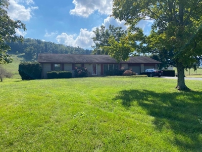 Home in Albany, Kentucky - image 14
