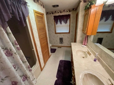 Home in Albany, Kentucky - image 11