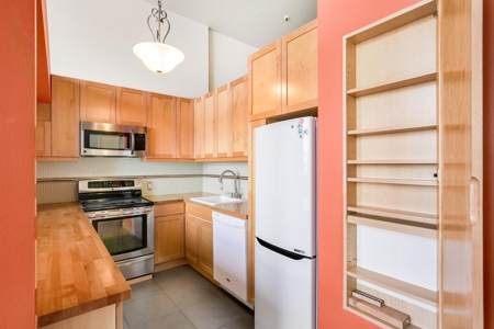 Downtown Denver Condo For Sale At Auction - image 12