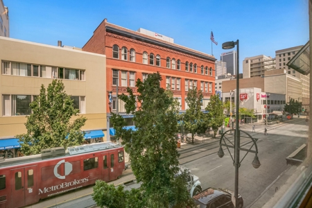Downtown Denver Condo For Sale At Auction - image 8