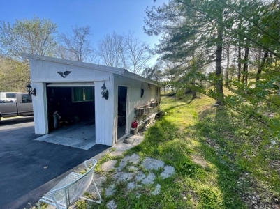 Home near the Cumberland River in Burkesville, KY - image 16