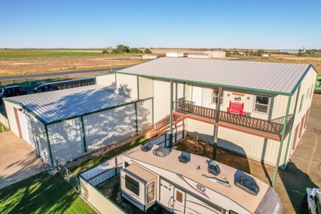 734 Acres In Lamb - Main Residence, Barns, Pens & 2Nd Home - image 3