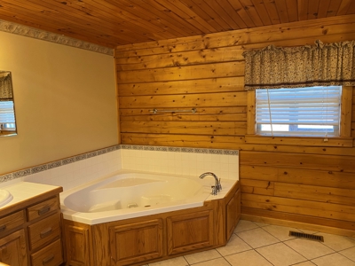 ESTATE AUCTION Beautiful Custom Built Log Home and 57+/- Ac - image 22