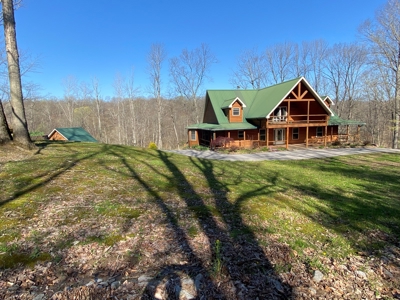 ESTATE AUCTION Beautiful Custom Built Log Home and 57+/- Ac - image 9
