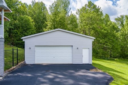 Absolute Auction-On Site-3 Bedroom,2 Bath Home in Albany, KY - image 16