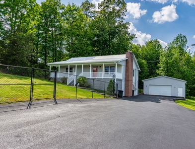 Absolute Auction-On Site-3 Bedroom,2 Bath Home in Albany, KY - image 2