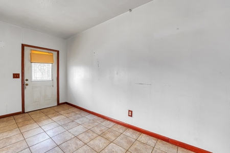 ONLINE AUCTION ONLY Home in Sayre, OK - image 7