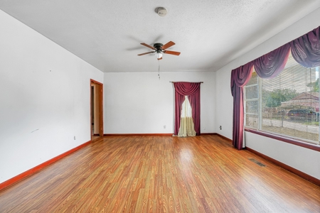 ONLINE AUCTION ONLY Home in Sayre, OK - image 10