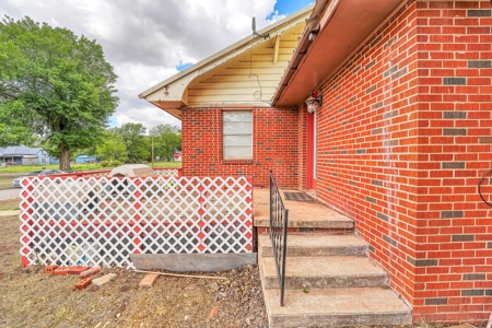 ONLINE AUCTION ONLY Home in Sayre, OK - image 6