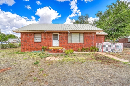 ONLINE AUCTION ONLY Home in Sayre, OK - image 1