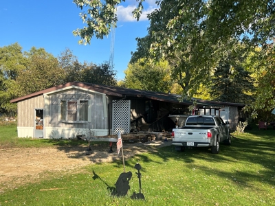 2 Country Homes Real Estate Auction in Montello and Pardeevi - image 4
