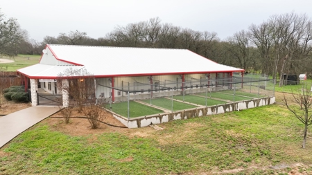 Online Auction Luxury Home & Commercial Kennel - image 40