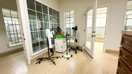 Online Auction Luxury Home & Commercial Kennel - image 36