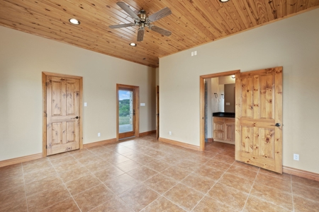 Texas Hill Country Homes with 1000' of Waterfront - image 45