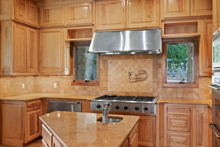 Texas Hill Country Homes with 1000' of Waterfront - image 10