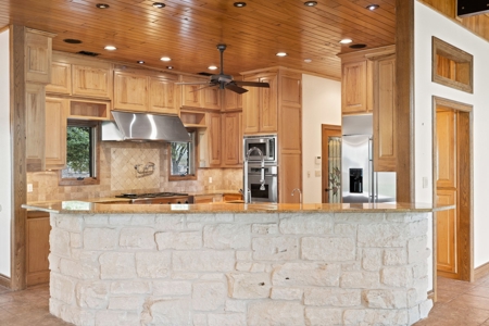 Texas Hill Country Homes with 1000' of Waterfront - image 12