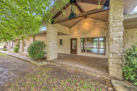Texas Hill Country Homes with 1000' of Waterfront - image 4