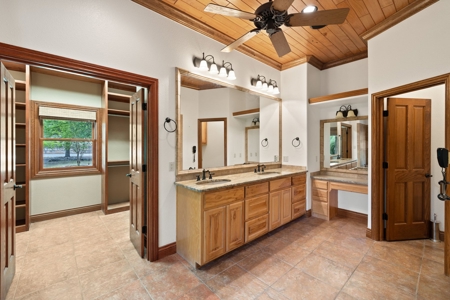 Texas Hill Country Homes with 1000' of Waterfront - image 16