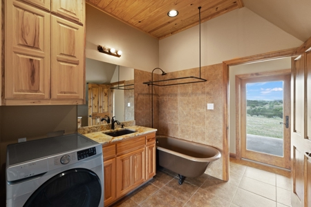 Texas Hill Country Homes with 1000' of Waterfront - image 43