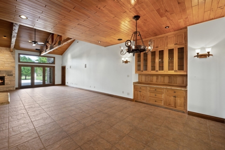 Texas Hill Country Homes with 1000' of Waterfront - image 6