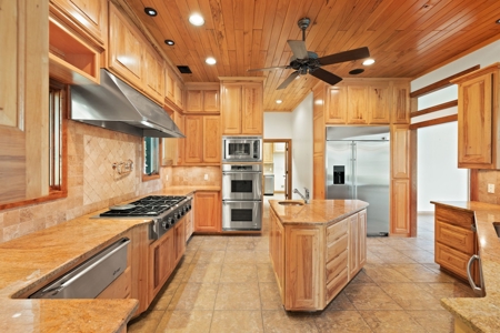 Texas Hill Country Homes with 1000' of Waterfront - image 7