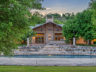 Texas Hill Country Homes with 1000' of Waterfront - image 1