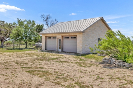 Texas Hill Country Homes with 1000' of Waterfront - image 36