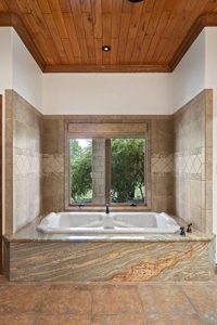Texas Hill Country Homes with 1000' of Waterfront - image 19