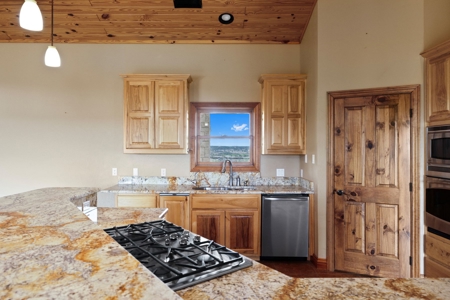 Texas Hill Country Homes with 1000' of Waterfront - image 49