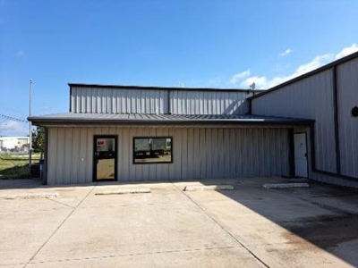 Large live Auction Blackwell Oklahoma - image 1