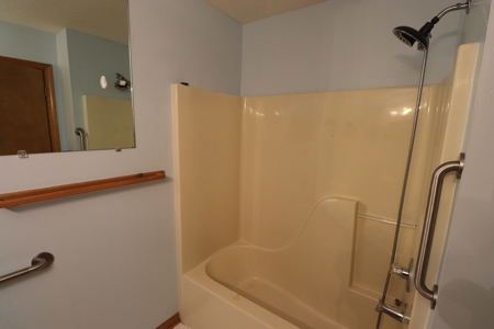 Ranch home on 2 ac in Olentangy Schools offer at auction - image 9
