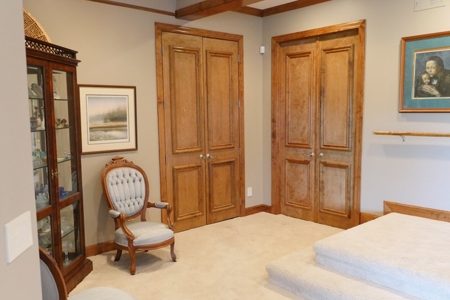 Luxury Real Estate Auction in Peculiar Missouri - image 30