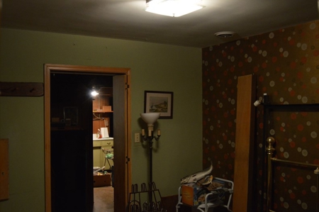 BURR REAL ESTATE and PERSONAL PROPERTY AUCTION - image 10