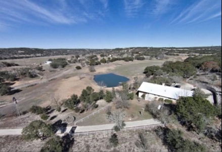 18 (approx) Acres & Residence 10 Minutes From Kerrville TX - image 1