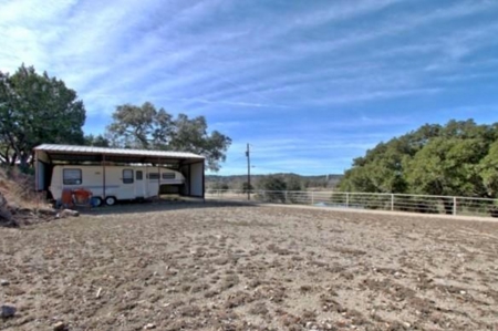 18 (approx) Acres & Residence 10 Minutes From Kerrville TX - image 5